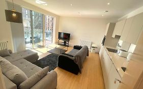 Luxury London Apartment - Steps To East Croydon Train Station